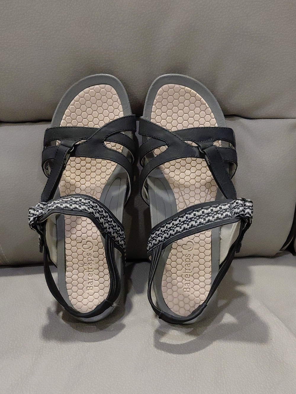 BARETRAPS WOMENS SANDALS SIZE 8.5